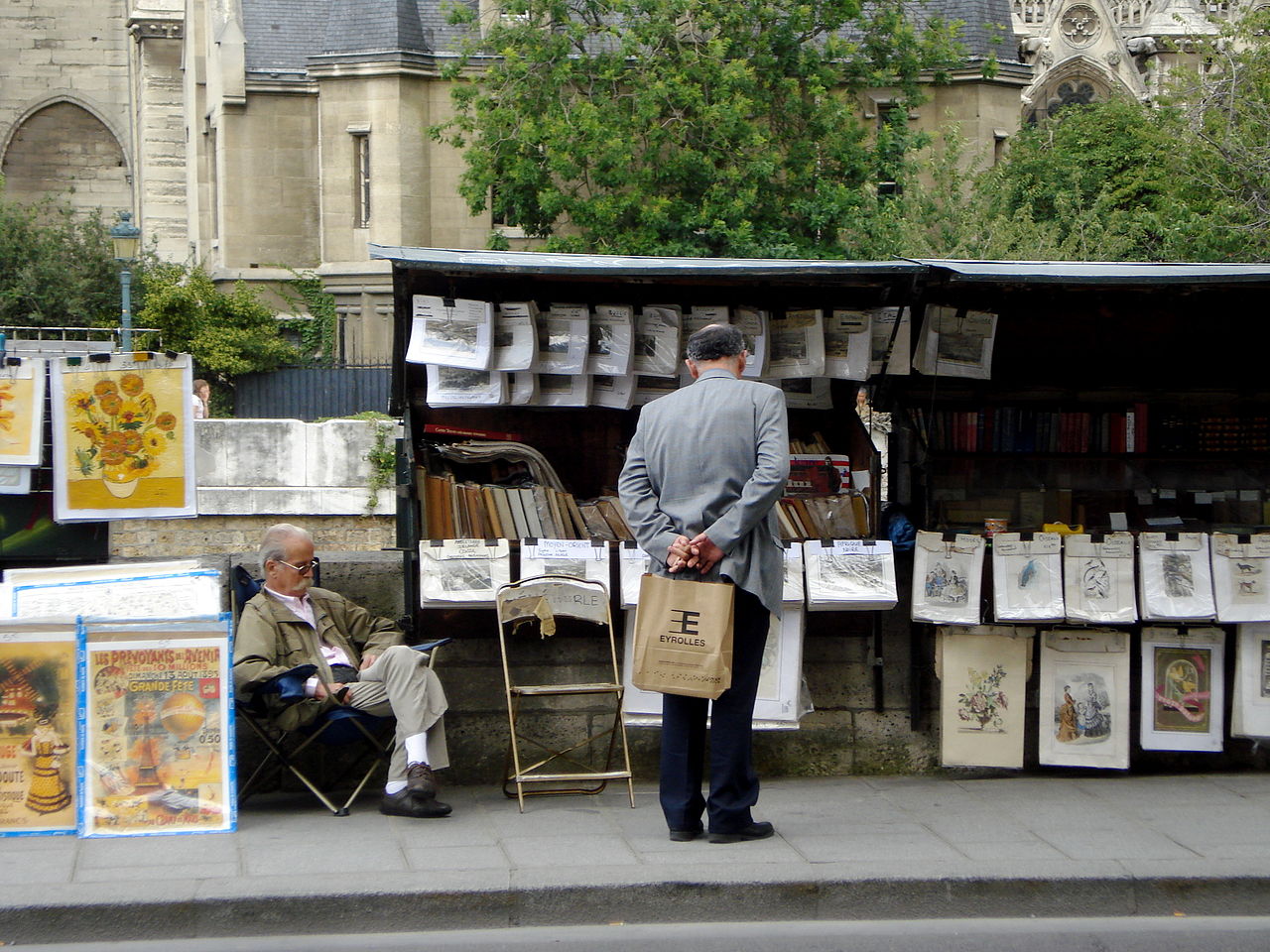 1280px-un_bouquiniste_paris_2008