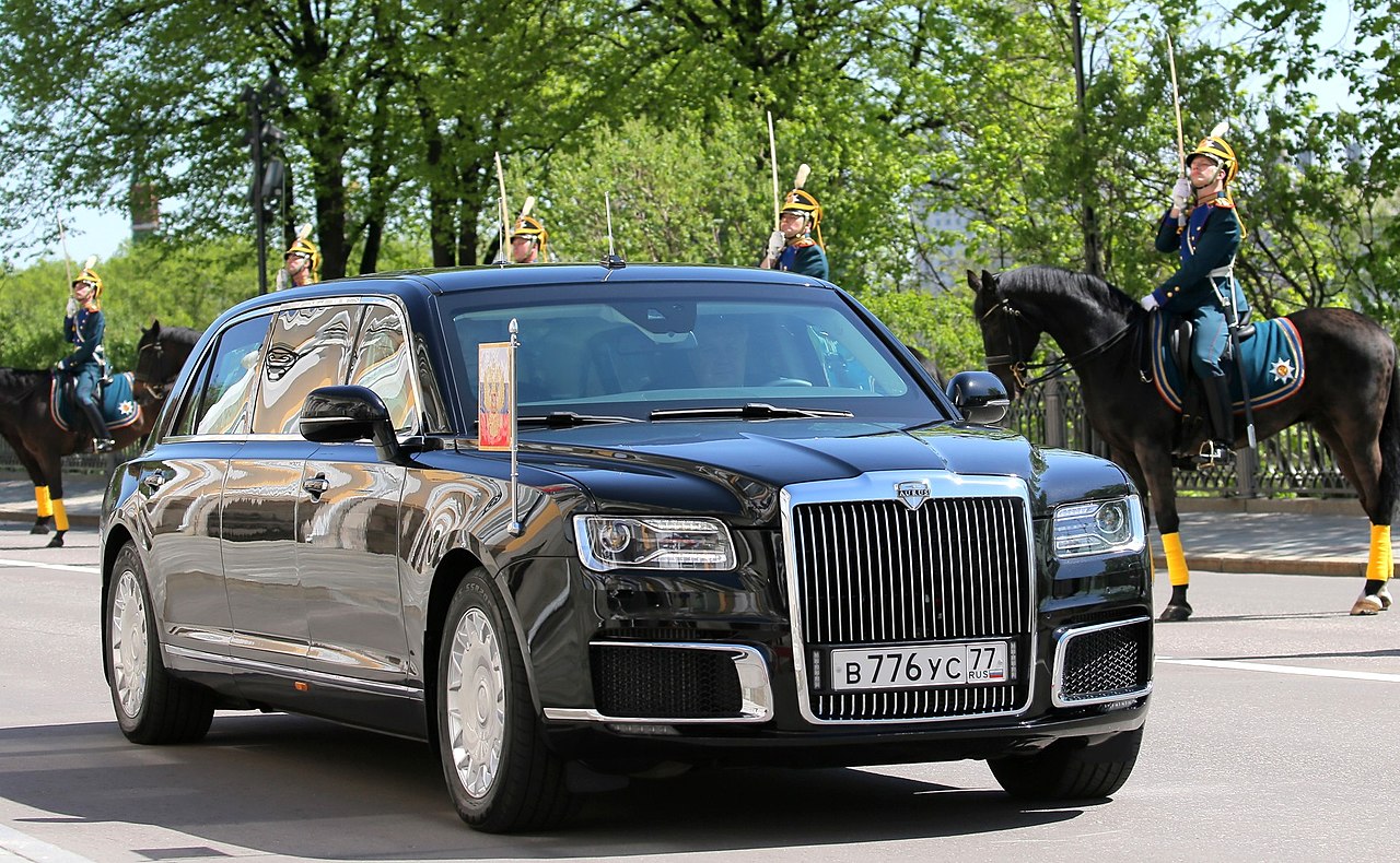 la-voiture-russe-en-10-marques-l-gendaires-l-ours-magazine